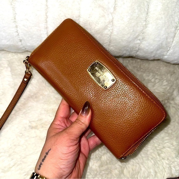 Michael kors Tan Large Continental pebble leather Wallet Wristlet - Picture 1 of 4